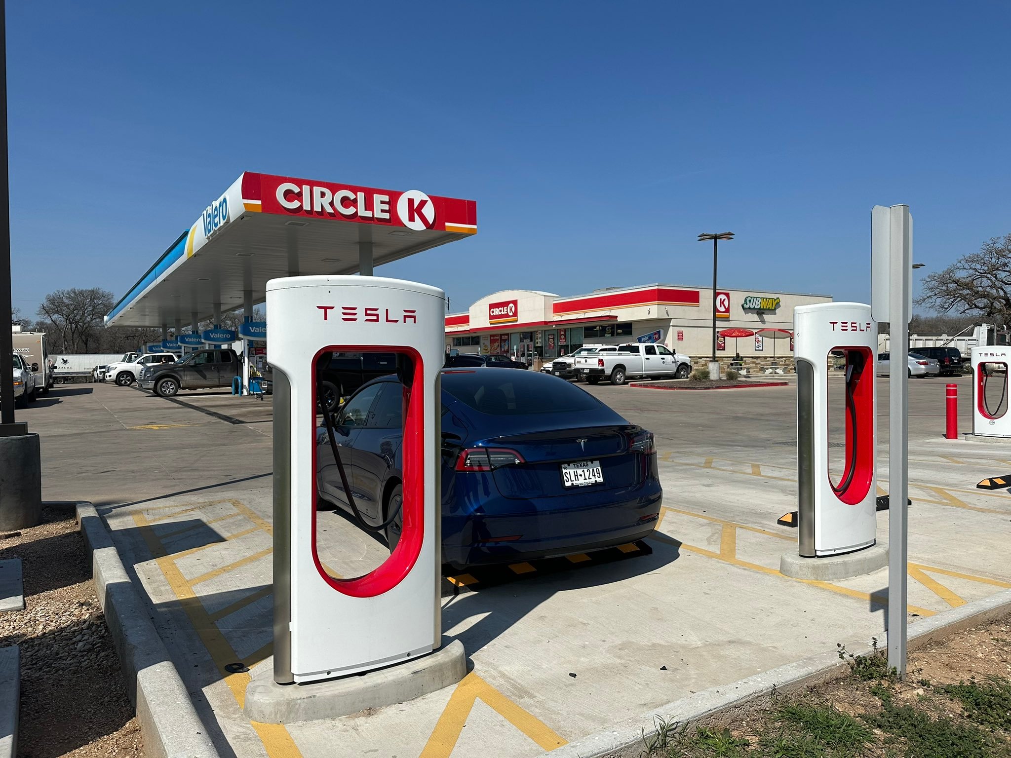 特斯拉AI4功耗仅H100四分之一，却掌握真实世界驾驶复杂性3月2日，马斯克再次