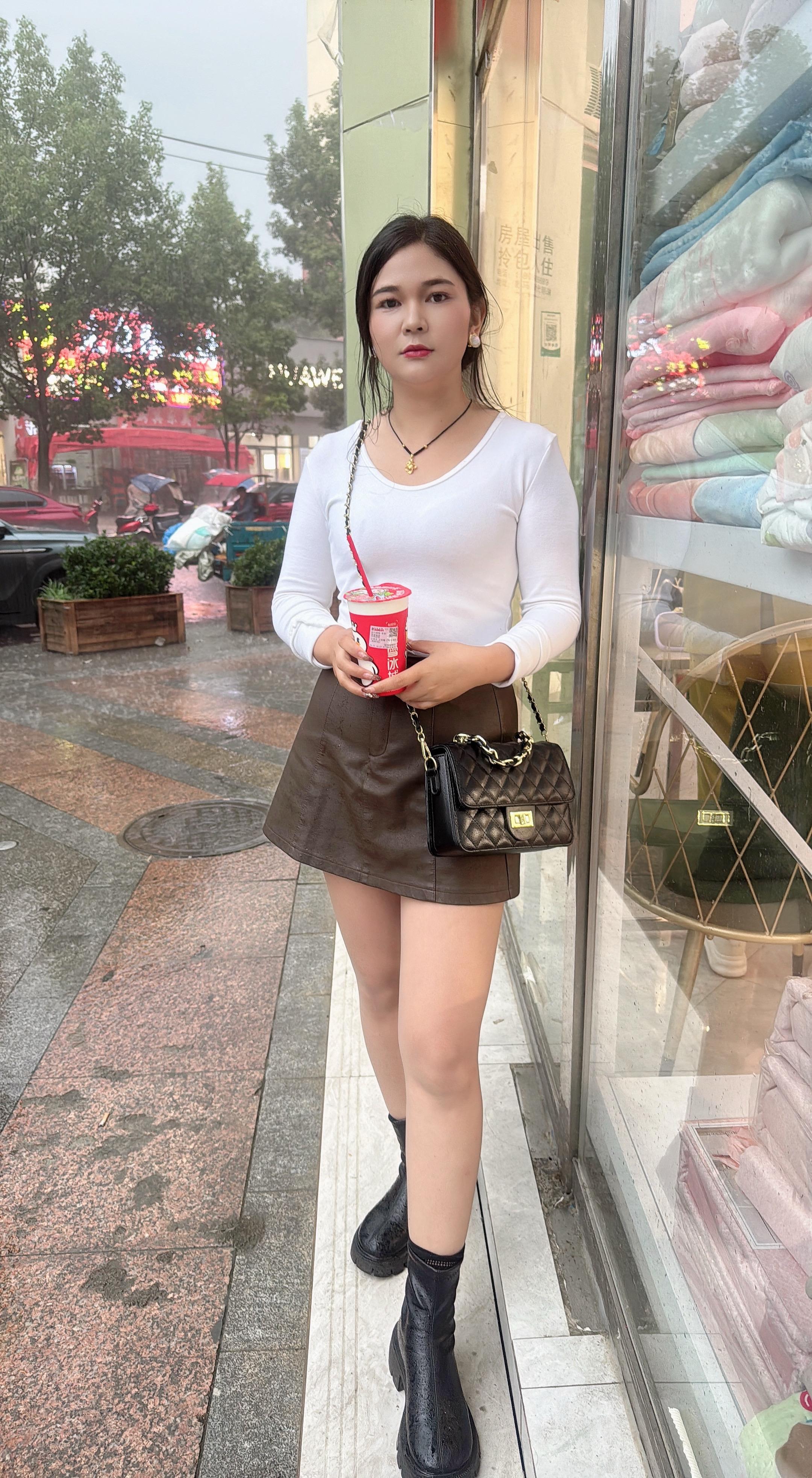 微胖女人 一杯奶茶的快乐