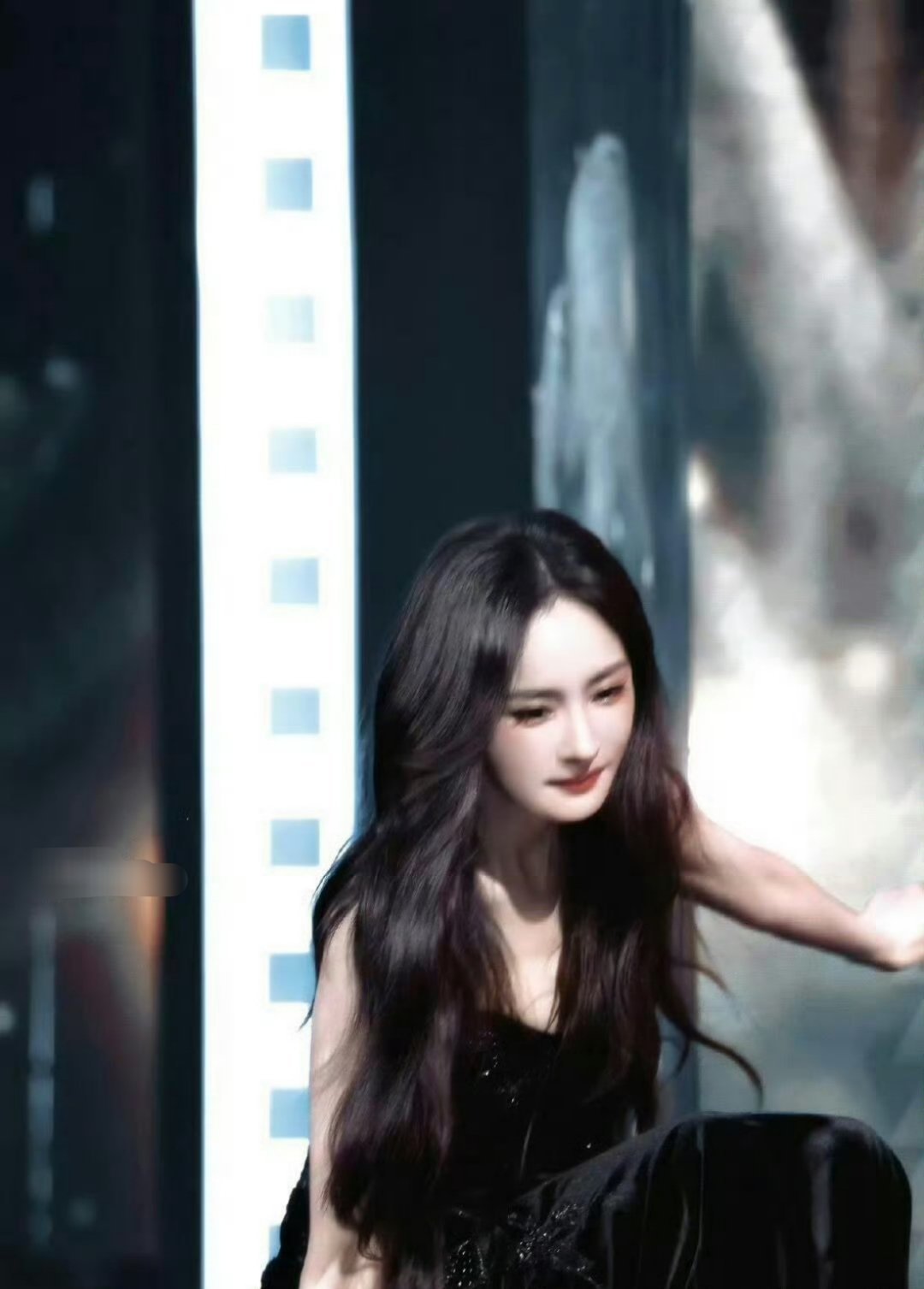 杨幂摔出了神图，连摔倒都这么优雅！！我幂姐就是临危不乱～​​​