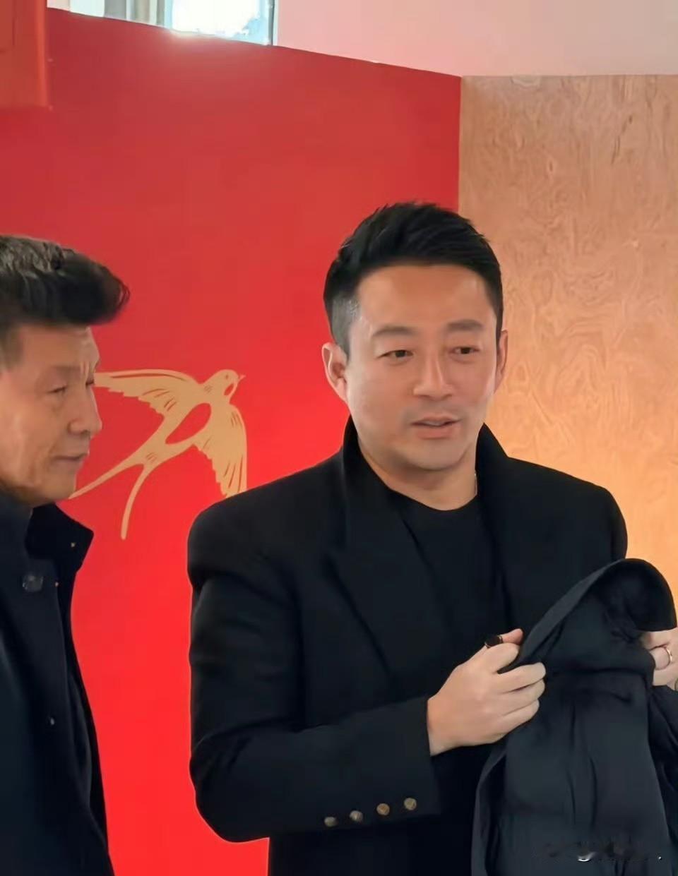 汪小菲现在为啥不敢带马筱梅出门？北京活动现场被追问，他笑着调侃：“我老婆比