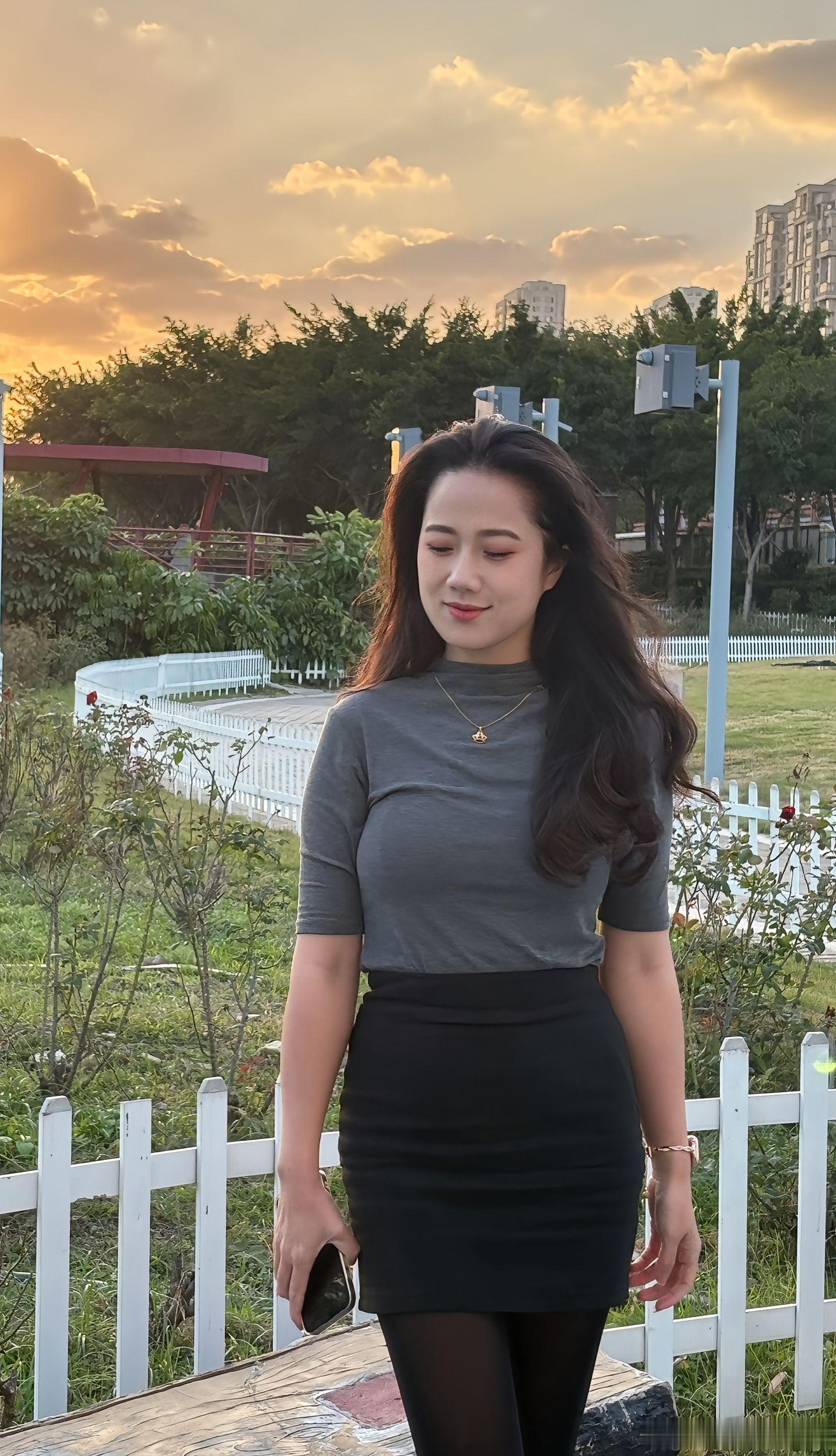 轻熟女神范儿夕阳下的美少妇颜控正义日记的红包美女