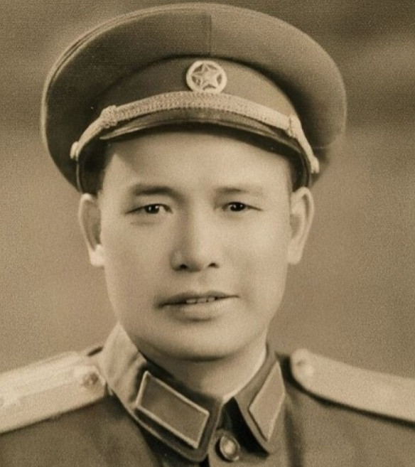 1946年，一百多解放军为投诚的一千多土匪，举行欢迎仪式，却突然接到情报：“土匪