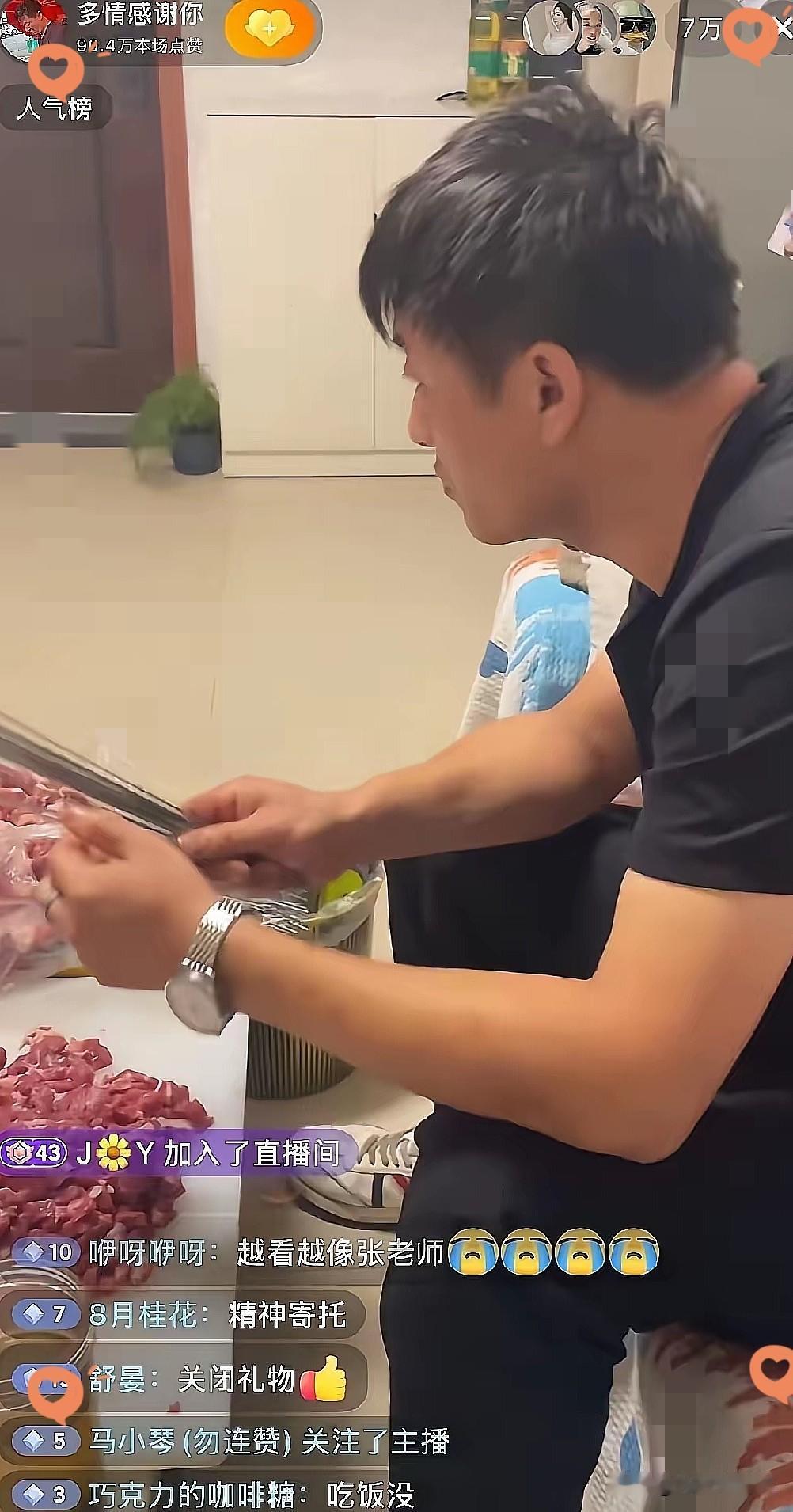破灭了！烧烤“张雪峰”中午直播了，关闭了礼物打赏，澄清了3点谣言。然而，他一开口