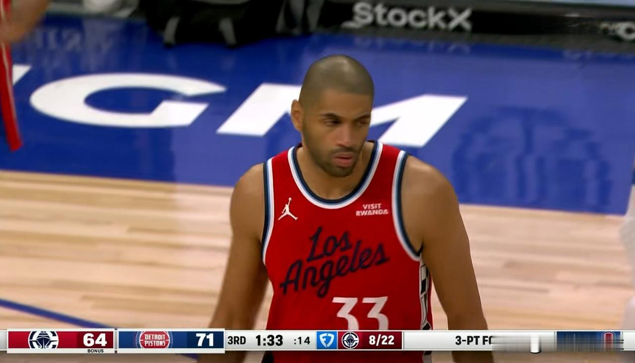 快船老将巴图姆真是出工不出力！在今天快船客场以98：92力克活塞的比赛中，巴图姆