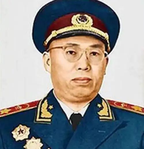 罗荣桓元帅秘书张秋桥。张秋桥1920年9月生于山东巨野，1937年12月奔赴