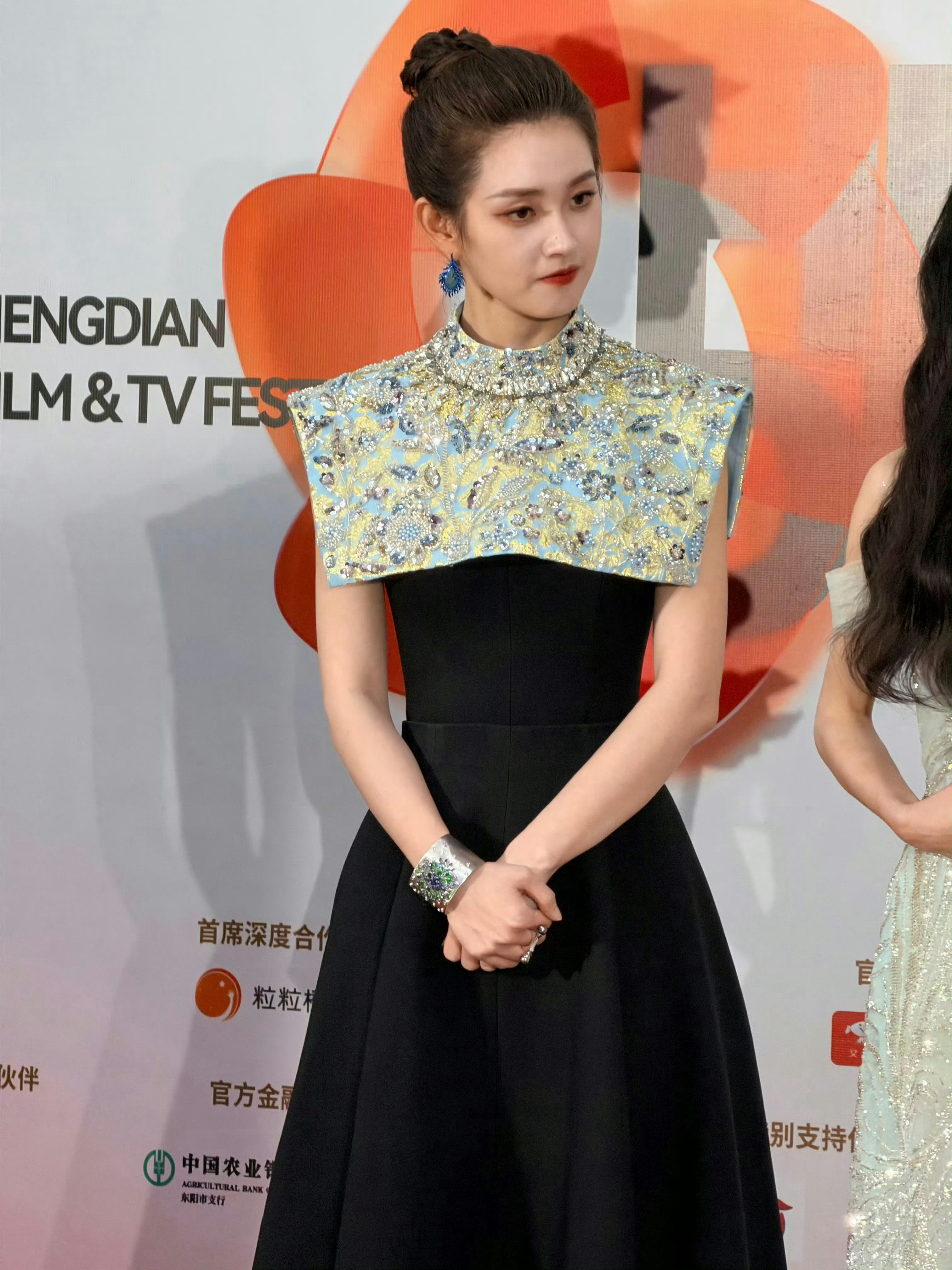 郭宇欣王小艺余茵岳雨婷都比去年的活动漂亮洋气好多了你们最喜欢谁[爱心][