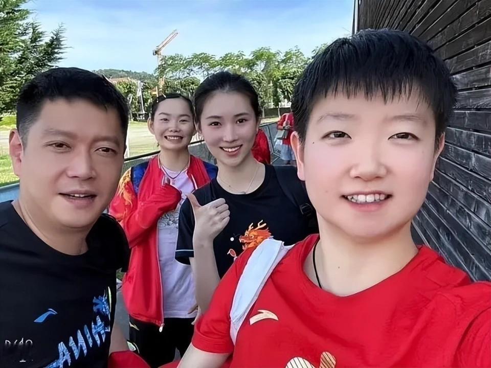 陪练都跑光了，国乒这次真被‘偷家’了？国乒训练馆出了件怪事，孙颖莎平时对练的几个