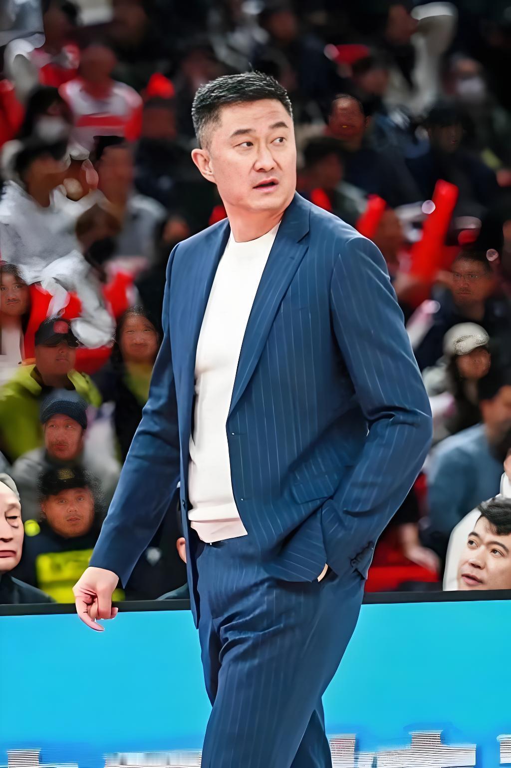 杜峰开心极了！不仅仅是因为广东101-98绝杀北京，更是因为——1.你北京招
