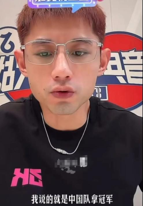 张继科直播时，有不少网友追问他怎么看王楚钦拿银牌一事。张继科无奈地说：“我理解你