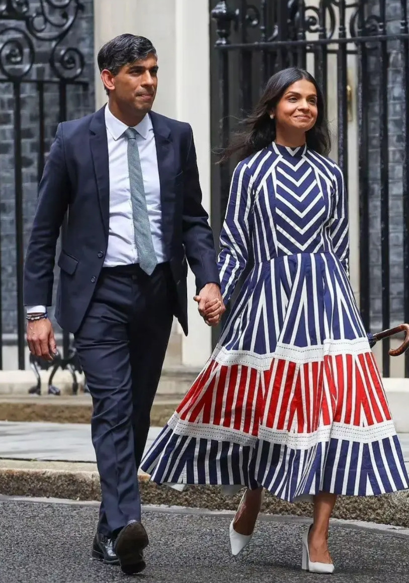 英国前首相里希·苏纳克夫妇，是英国历任首相当中最富有的，财产约60亿人民币。2