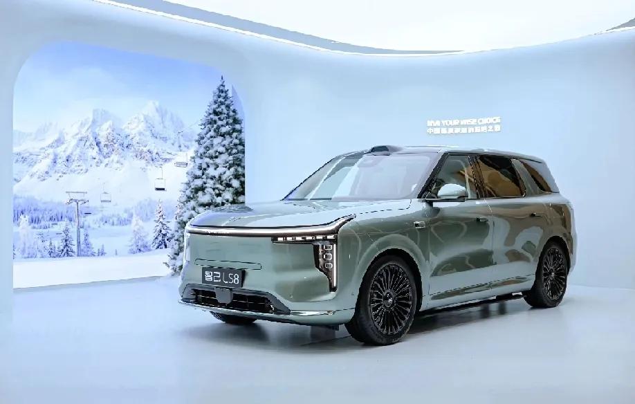 24.98-29.98万元起的智己LS8，值得购买的四大理由：外观时尚潮流。