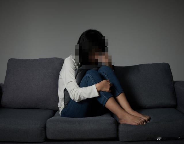 北京，28岁的独生女，她的父母纷纷离世，留下1400万学区房给她。女子要去搬离房