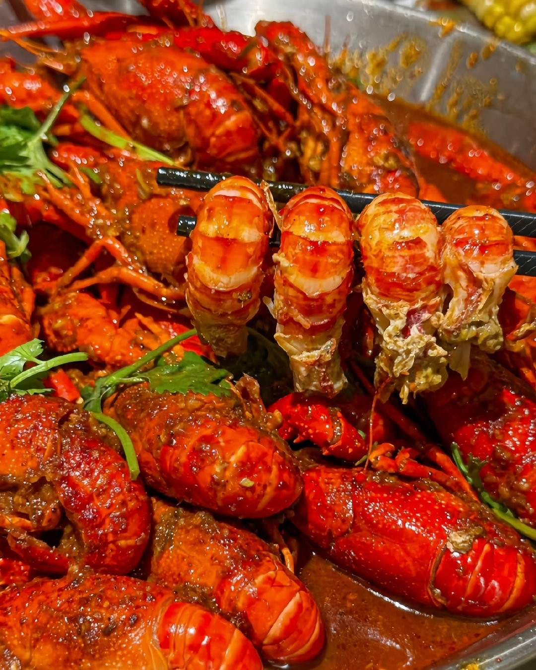 一锅红烧肉，满桌春色浓。