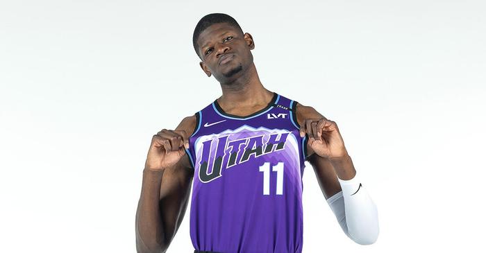 班巴每次快要失业的时候都会有出彩表现爵士战胜奇才的比赛，班巴替补上场17分钟