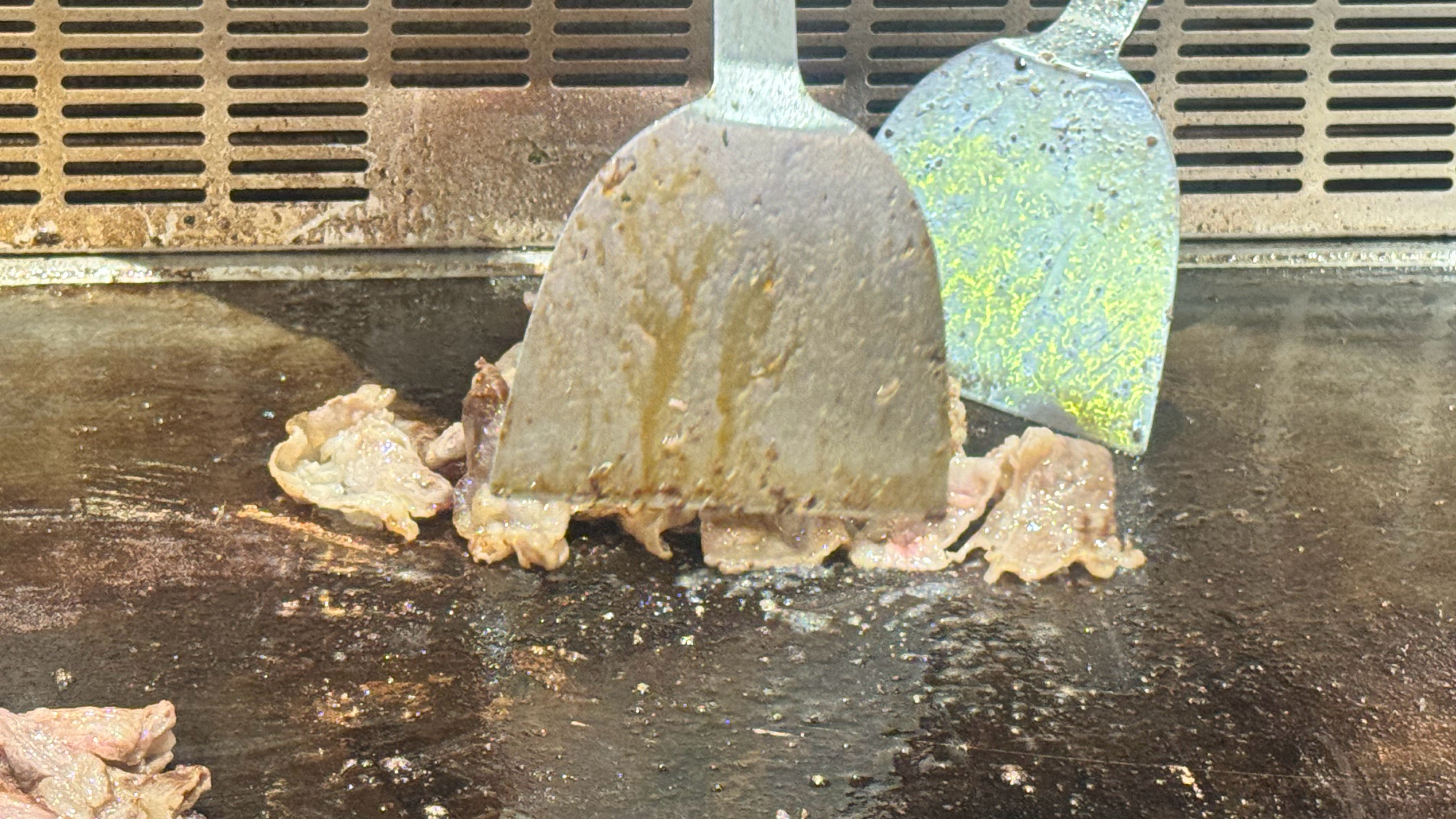 又带崽崽来吃野泽家的牛肉饭了✌🏻🥳我今天来个新品饭🍍