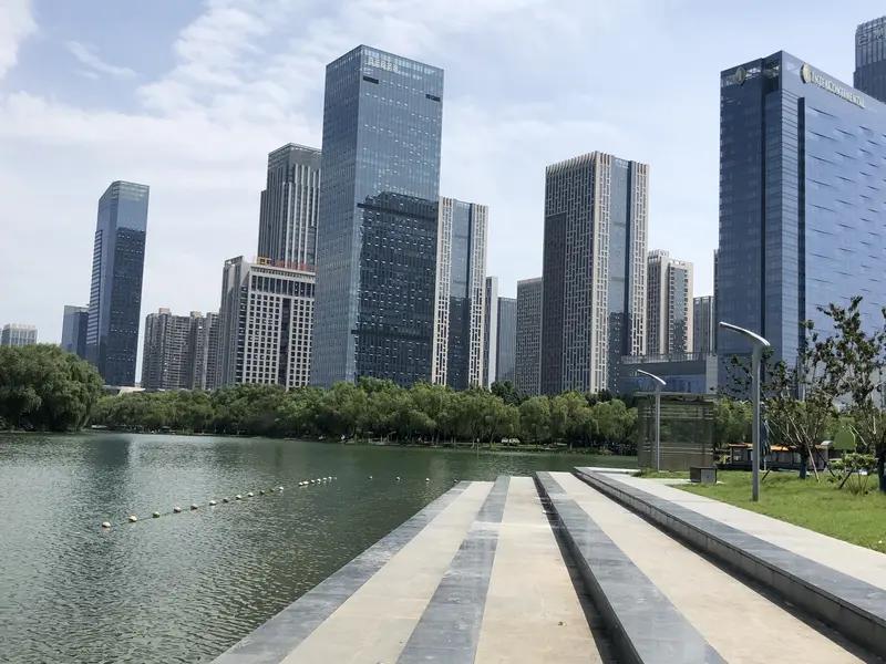 政务区房价暴跌！投资客从“永远涨”到“割肉离场”前几年还被奉为合肥楼市神话的政