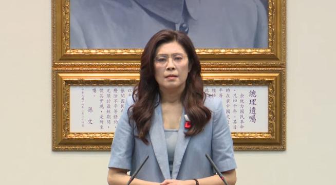 大陆发出邀请，1小时刚过，郑丽文召开记者会，会上出现了“罕见一幕”！30号上