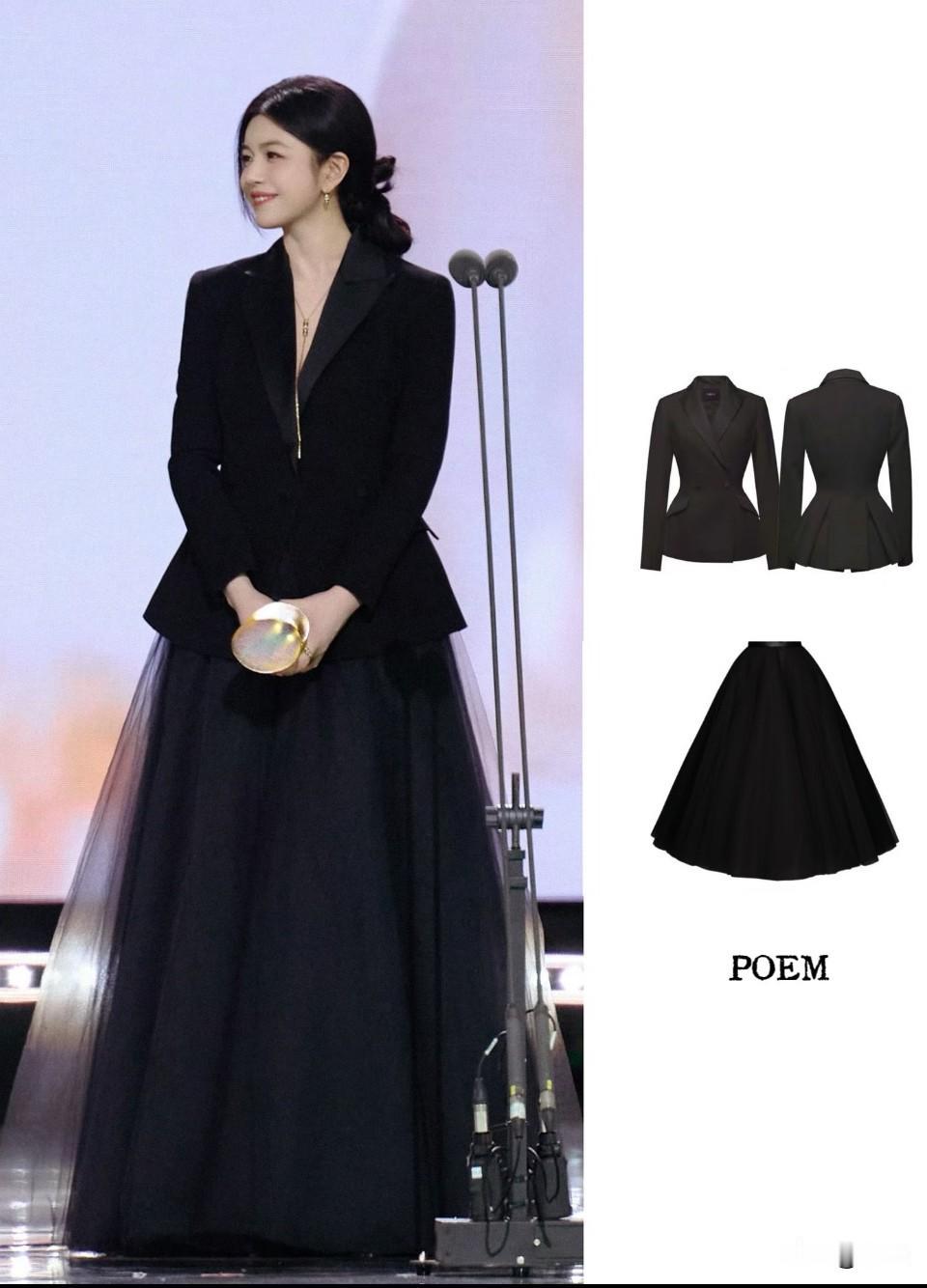 给陈妍希星光大赏做的造型look2很好看的一套造型，衣服甜美又酷飒，和妍希的脸