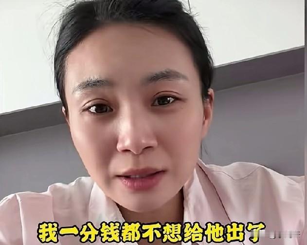 “男人看的清醒”。女子说弟弟好不容易结婚，为让弟弟结婚有排场，女子计划让老公拿1
