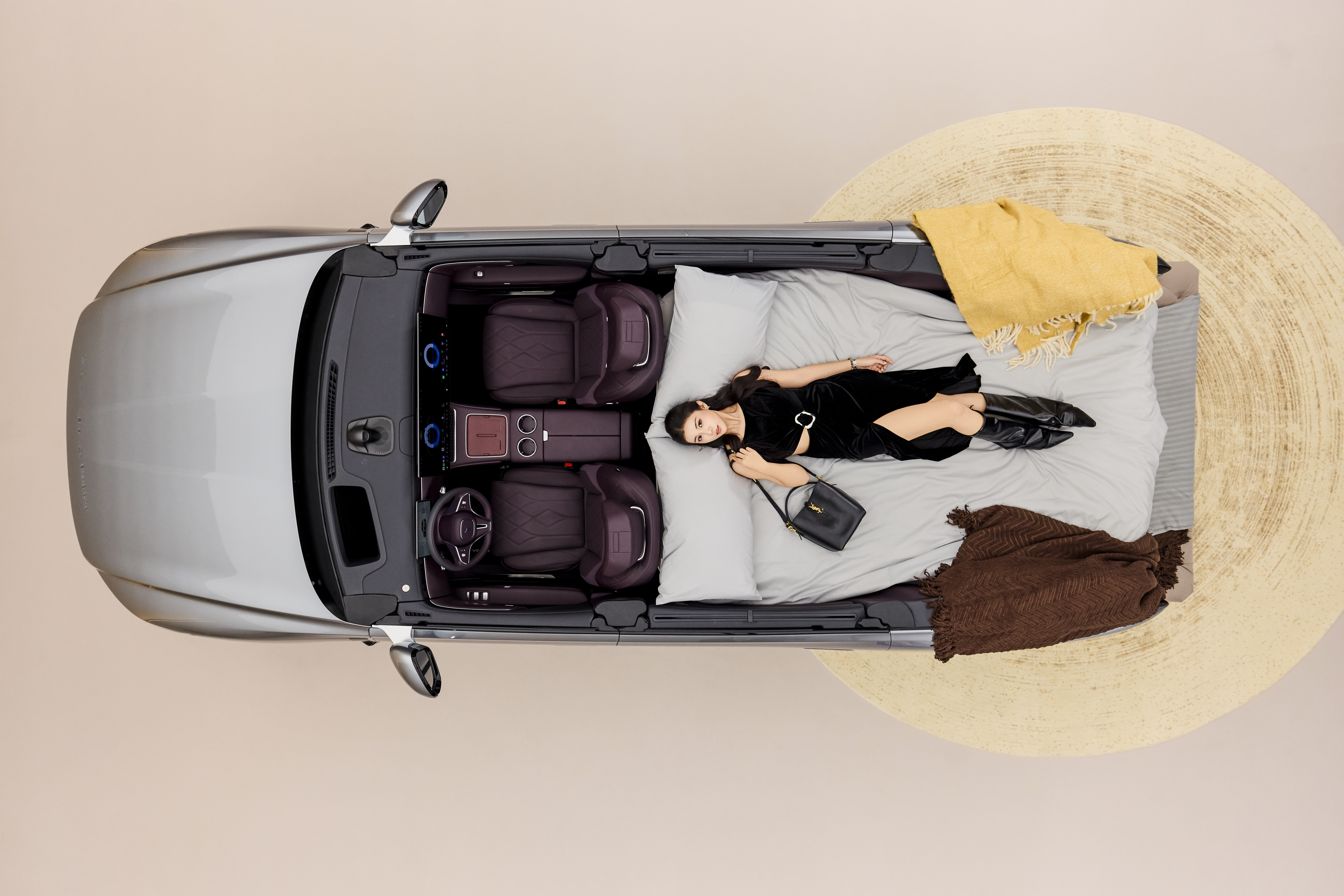 谢谢岚图给我拍大片✌️迫不及待展示一下泰山X8二排座椅的【一键大床模式】！充气床