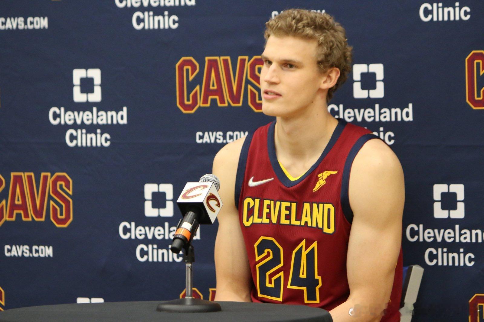 克利夫兰骑士克利夫兰骑士五年前的今天：骑士通过一份4年6700万美元的