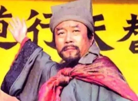 1998年，李雪健拿着40多万元巨款正想回山东菏泽，没想到妻子打电话阻止他:“千