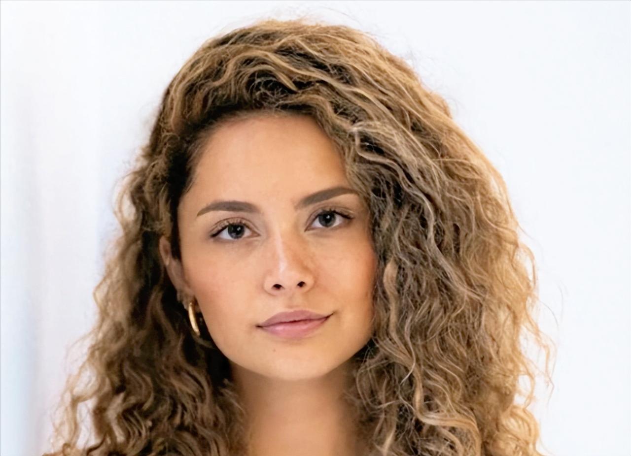 福布斯U30榜单又出大瓜，这次翻车的是个26岁的土耳其美女老板，看着光鲜亮丽，戴