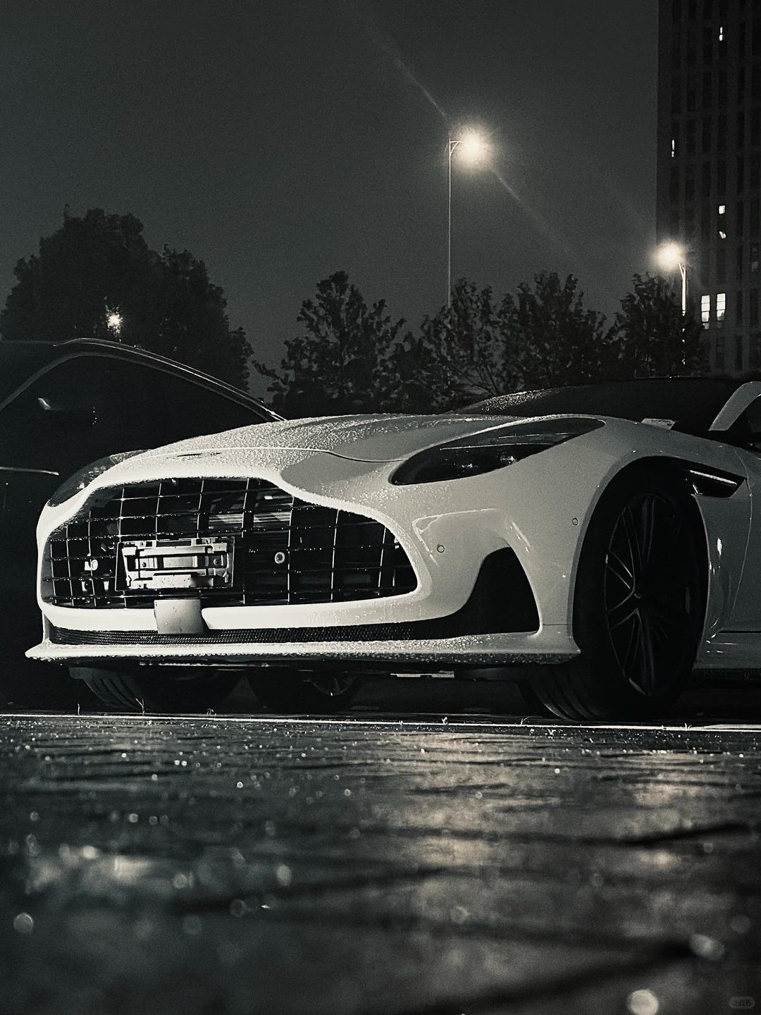 雨后的阿斯顿·马丁DB12Coupe，更优雅了绝美车片