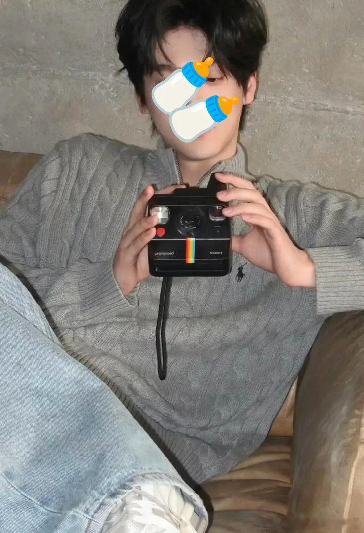 田栩宁九成美网友热议：九成美是在挑衅田栩宁和若若吗，晒了同款针织衫和项链