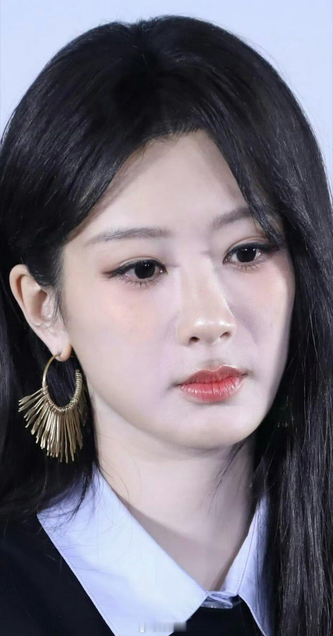 杨紫直接抗住原相机生图了吧这也太生了