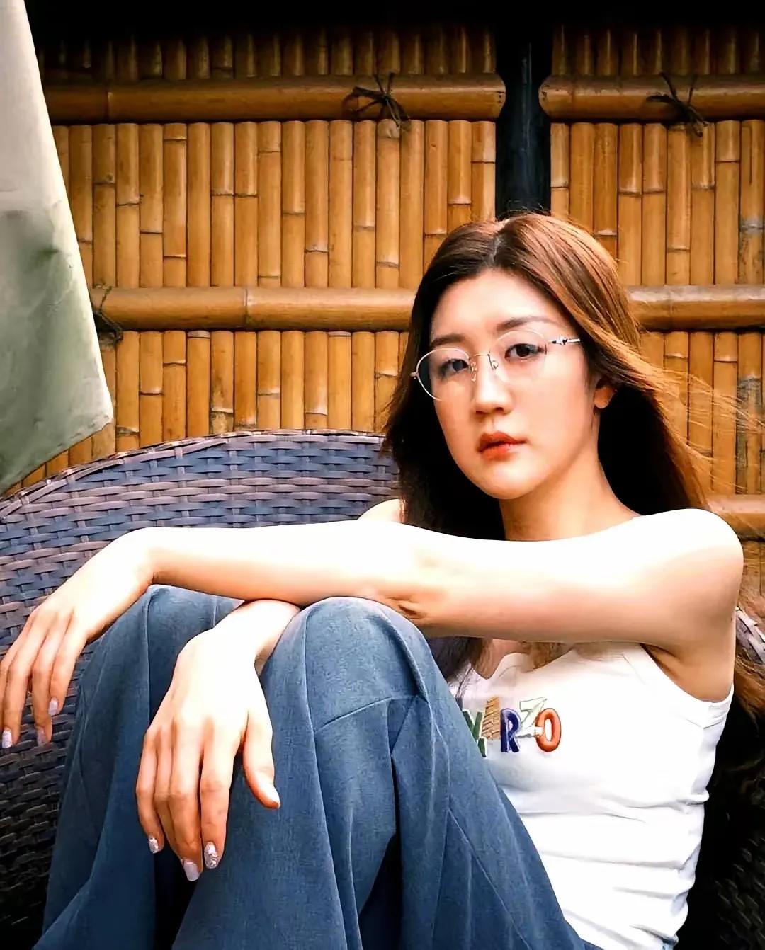 我敢打赌，陈梦短期真结不了婚！倒不是她条件差，也不是眼光高，主要这姐搞事业简直像