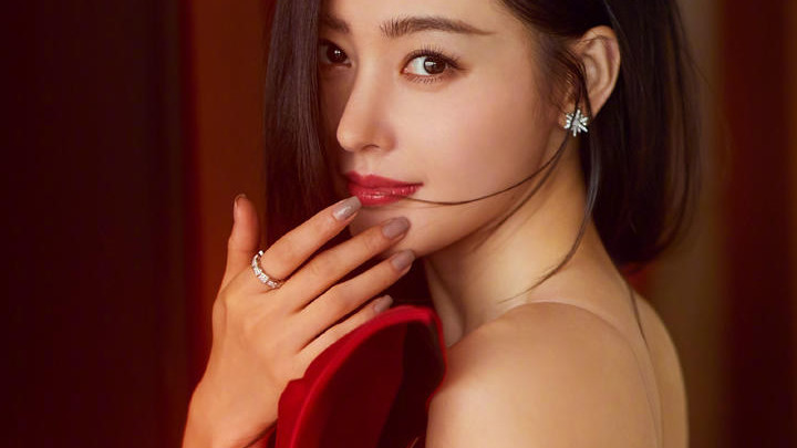 Zhang Tianai walked on the red carpet of the Tokyo International Film