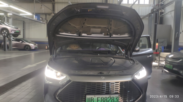 看你有多响异响，引擎盖直接拆了！烦死了~