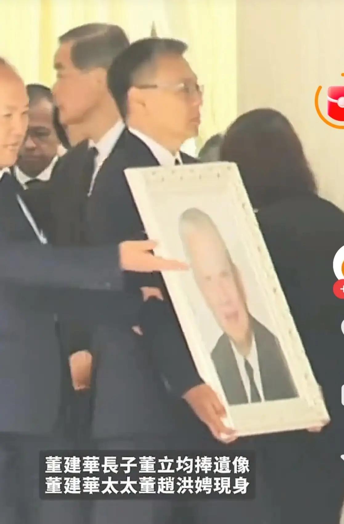 为什么有些豪门办丧事，子女不争不抢，有些却暗流涌动？董建华出殡那天，灵柩盖着