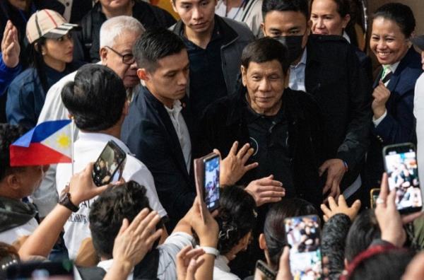 小马科斯政府对杜特尔特家族的攻击还在继续，尽管老杜已经要被审判了，但是菲律宾国内