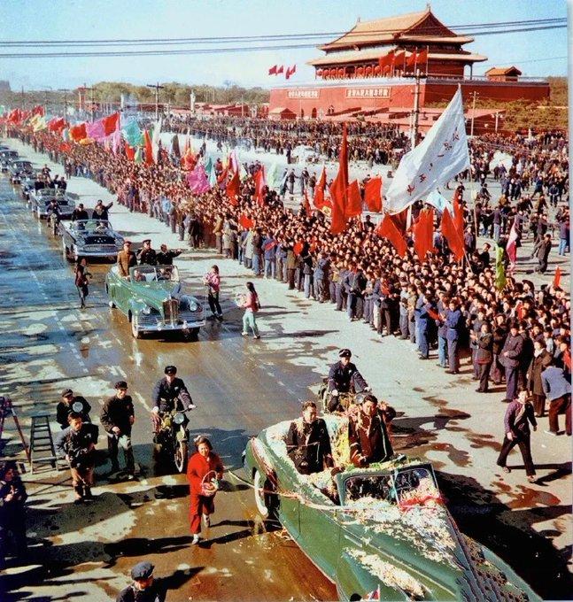 1958年以金日成为首的朝鲜代表团访问中国，受到热烈欢迎