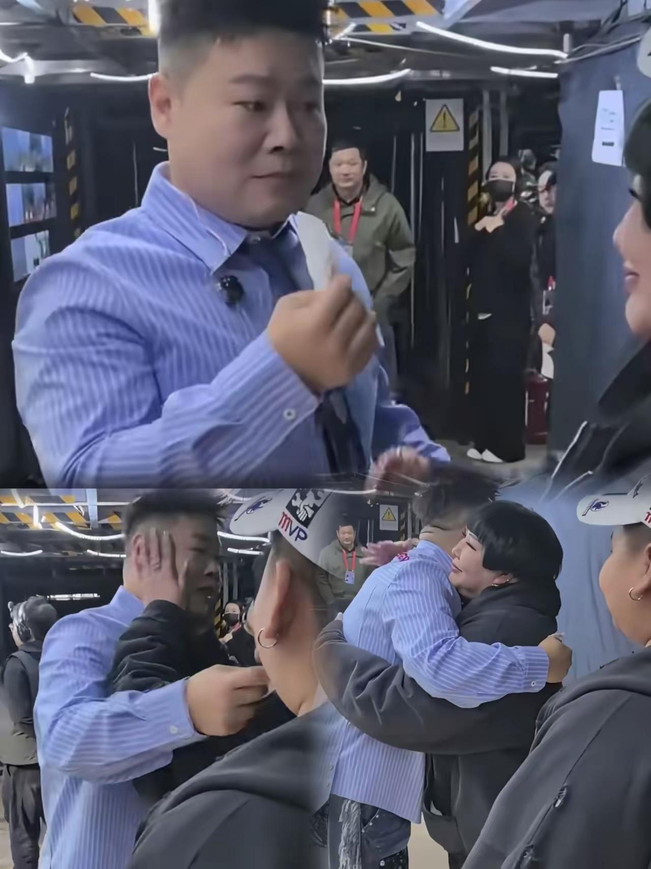 谁能想到！岳云鹏西安演唱会的暖心一幕，直接看哭无数人！没人料到，聚光灯下风