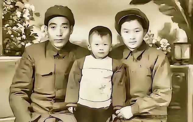 1952年，志愿军铁道兵三师师长黄振荣回国治病，给他看病的女军医周兰说，她和恋人