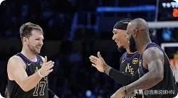 詹姆斯NBA新赛季首秀，与东契奇数据对比:1、出手数:老詹7次，东契奇22次