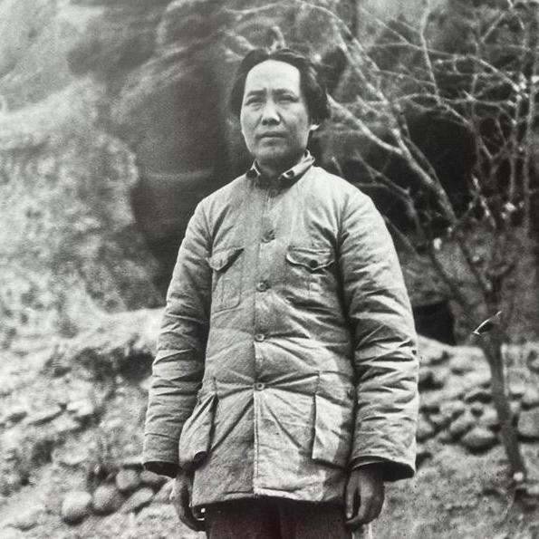 毛主席一生为此得罪过两个庞大的利益集团，只为护住亿万百姓。 第一个得罪的，是