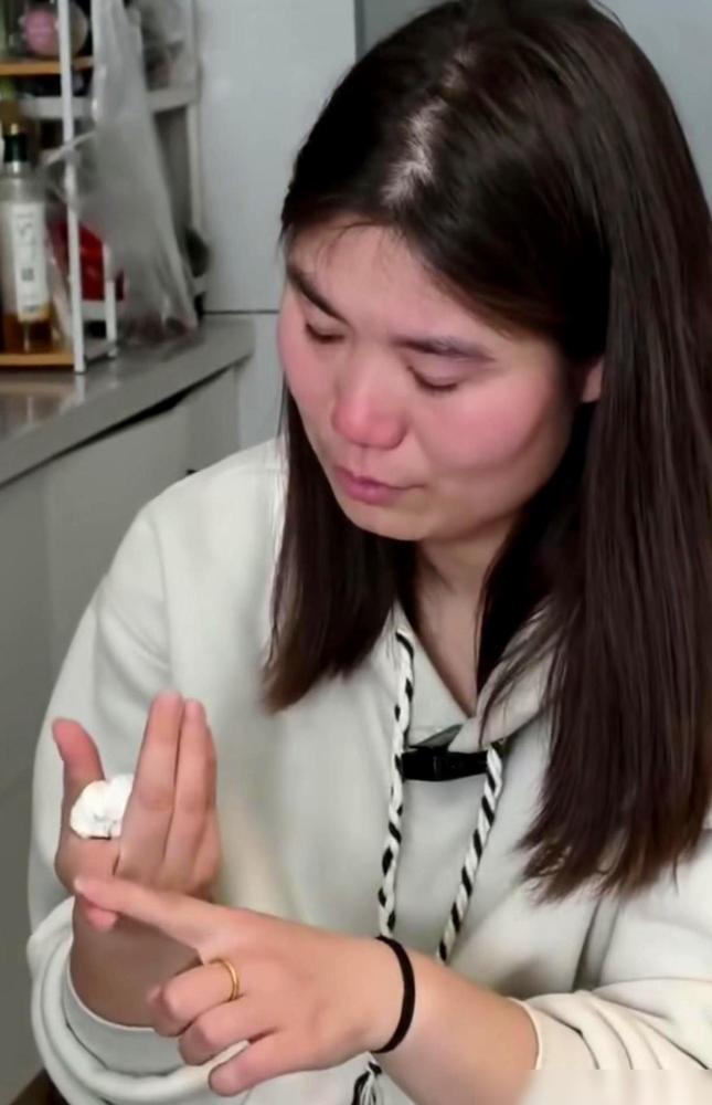 听人讲了个事，有点懵。说有个姑娘叫刘慧，原生家庭条件特别好，可她打小被抱错，