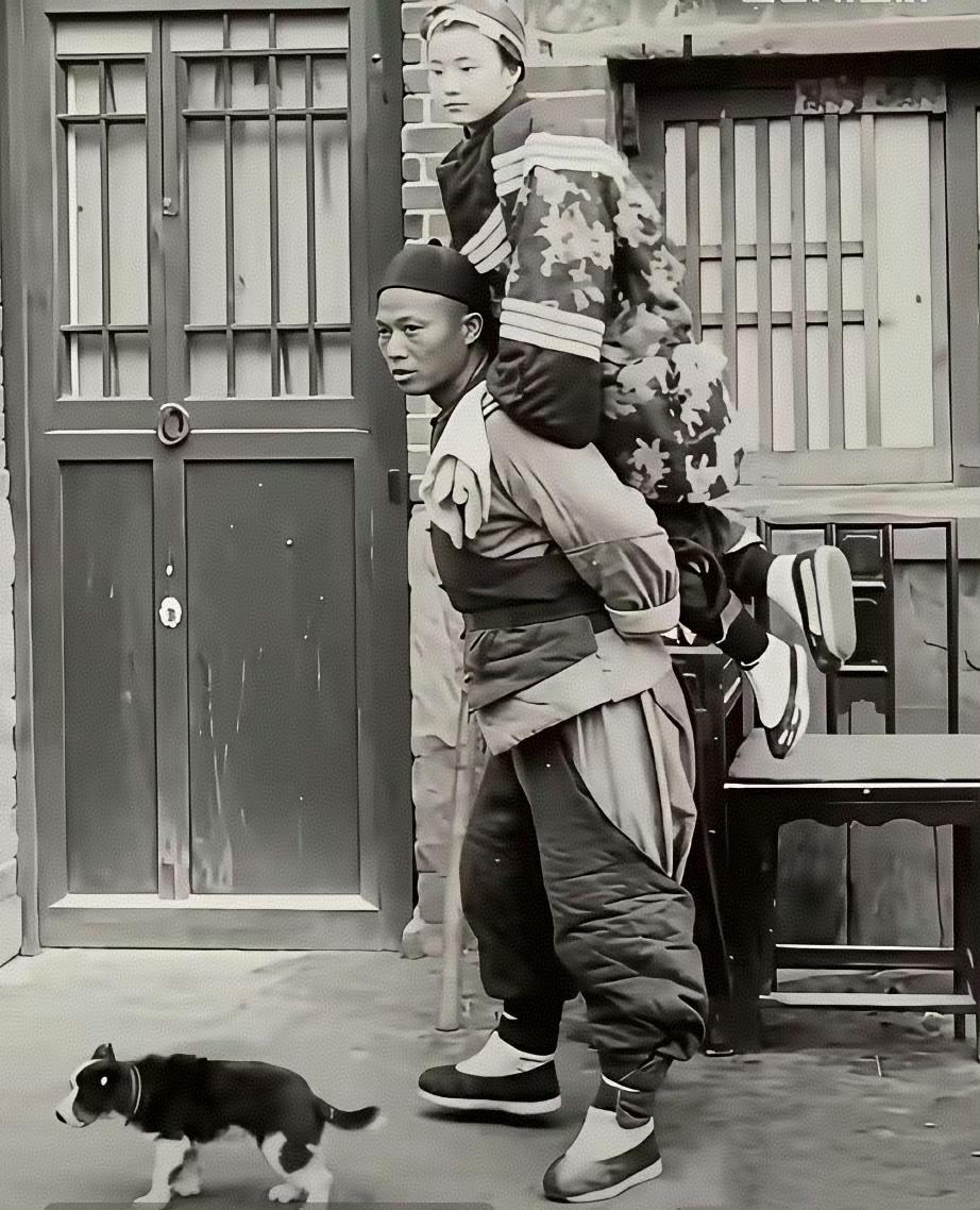 中国晚清面目清秀的艺妓