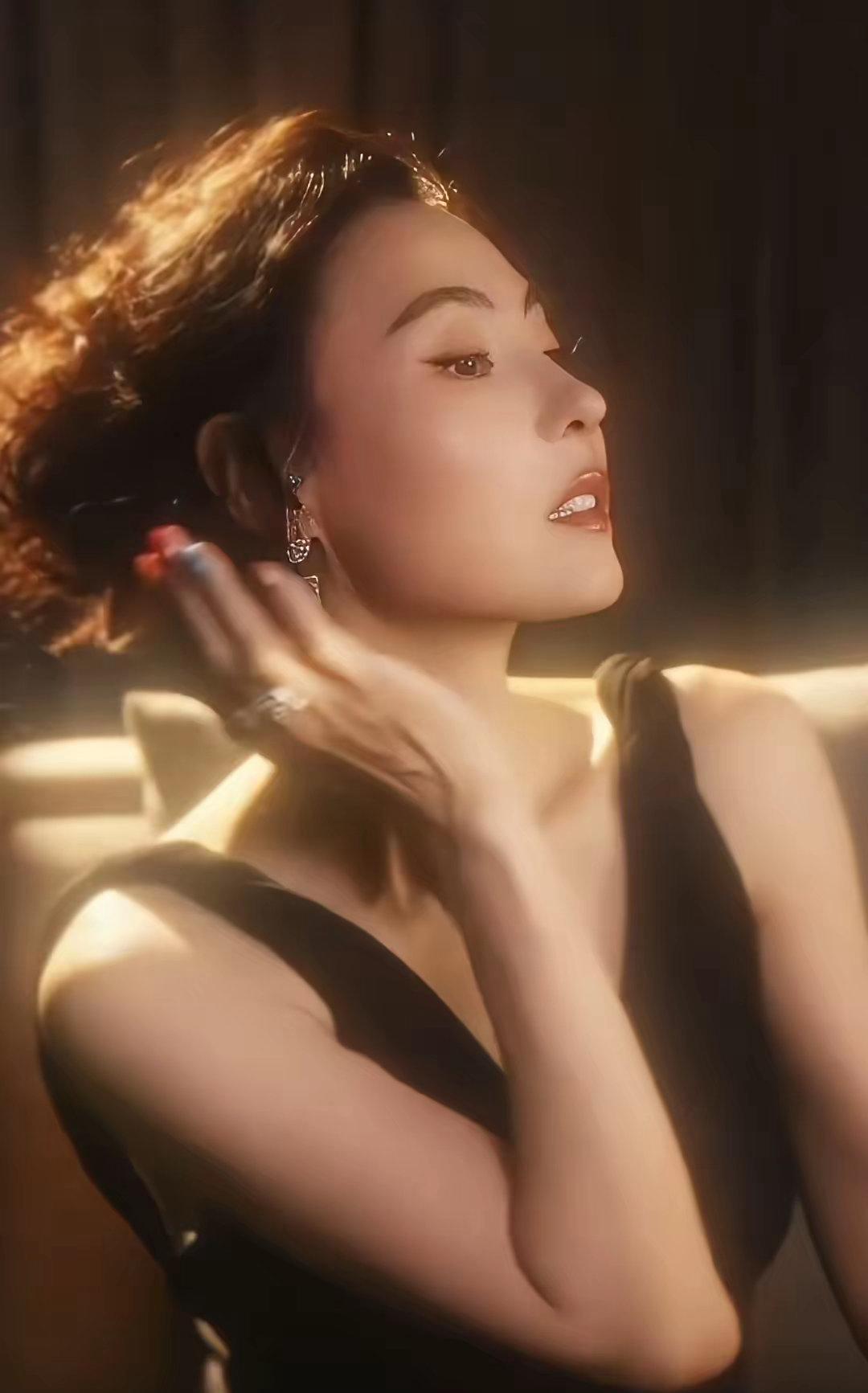 张柏芝又美上热搜了！但这次不是因为颜值，而是一句戳心窝的金句。活动现