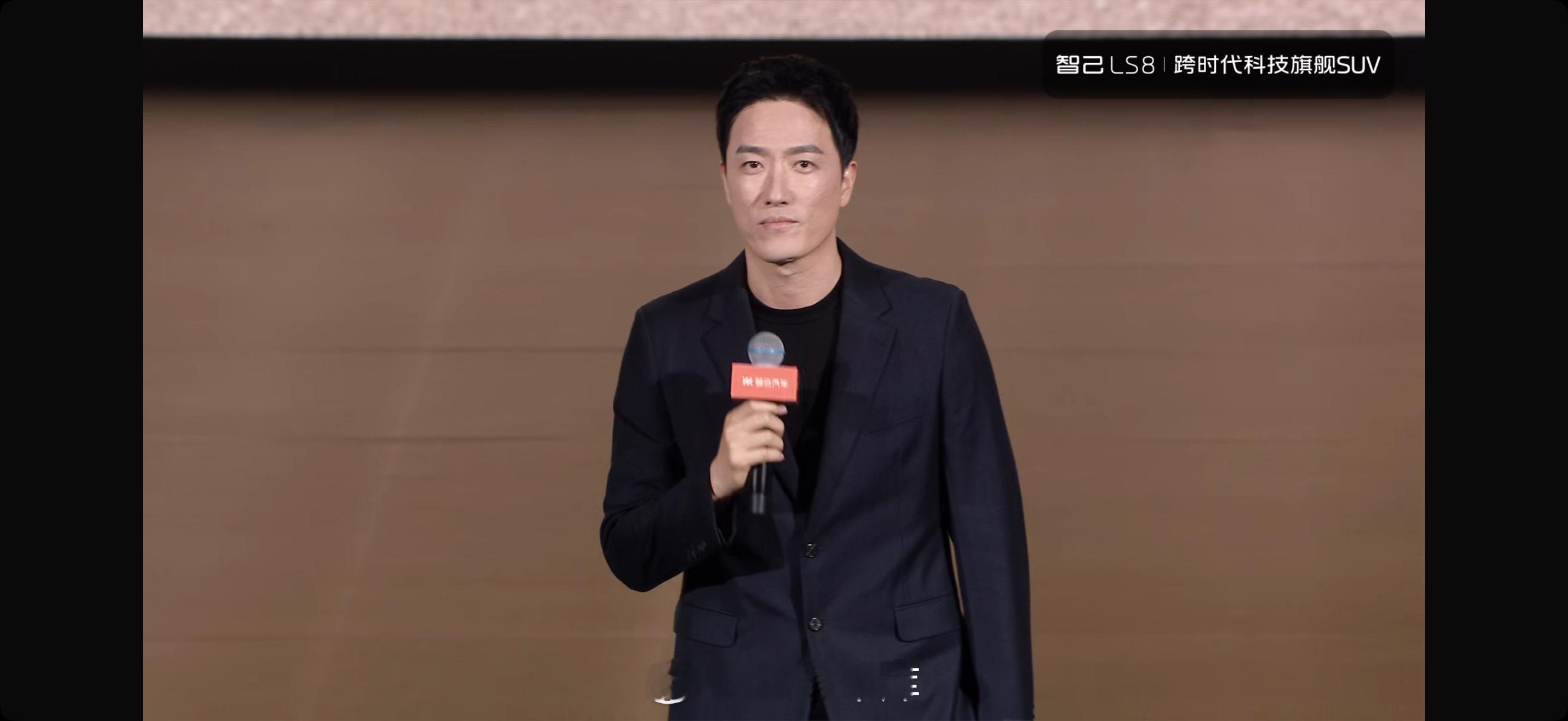 上海速度看刘翔，智己和刘翔的气质还是很搭的新能源汽车42how智己ls8今日正式