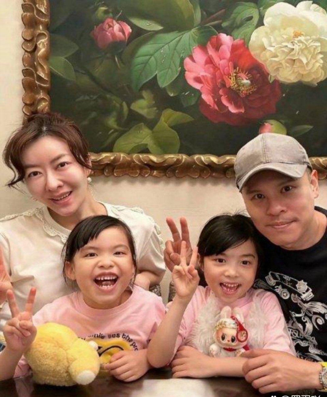 熊黛林的一对双胞胎，不得不说真的太像了