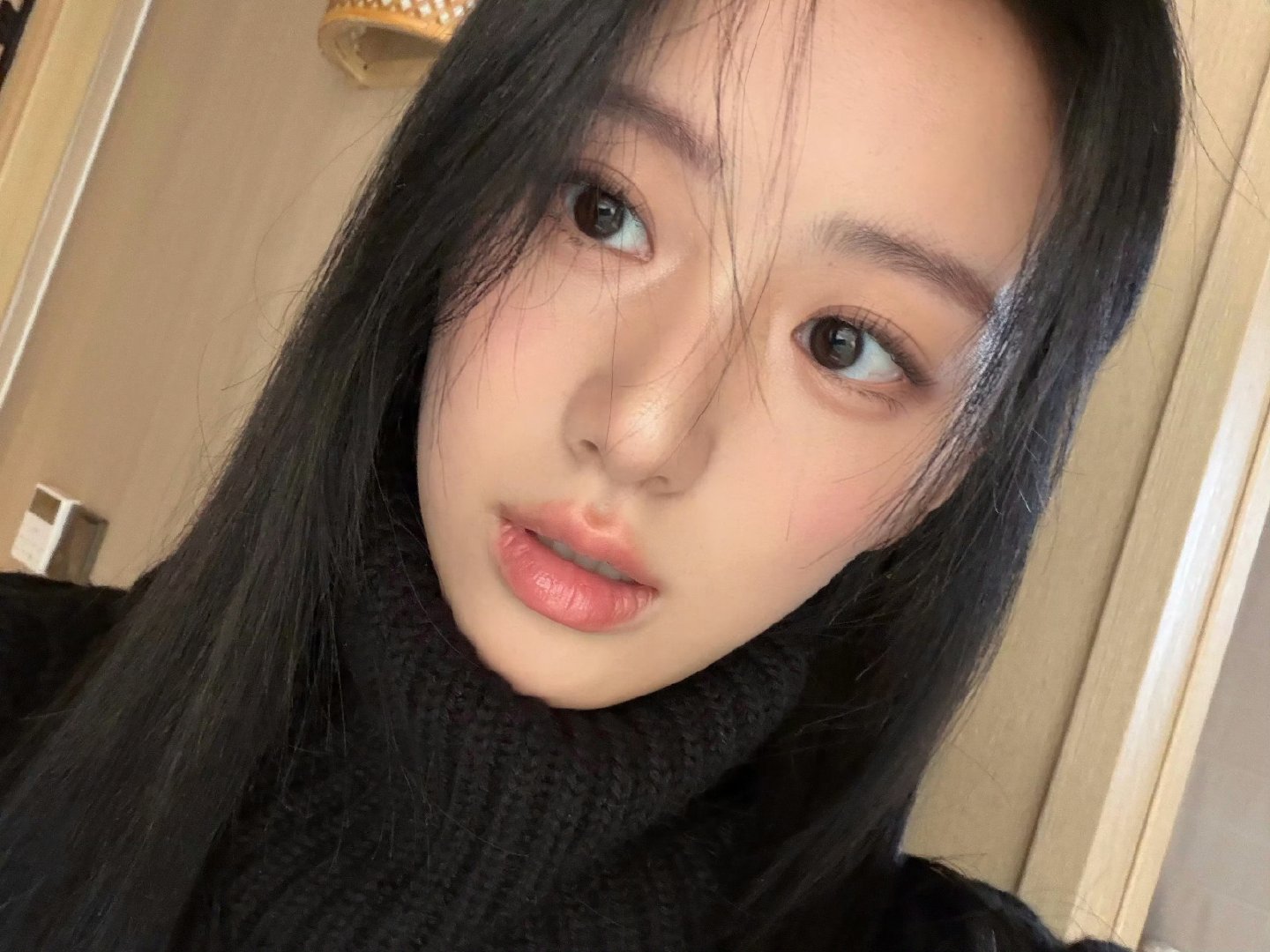 包上恩更新自拍包上恩怼脸自拍自拍就是最伟大的发明！包上恩这套自拍也太韩了，甜度