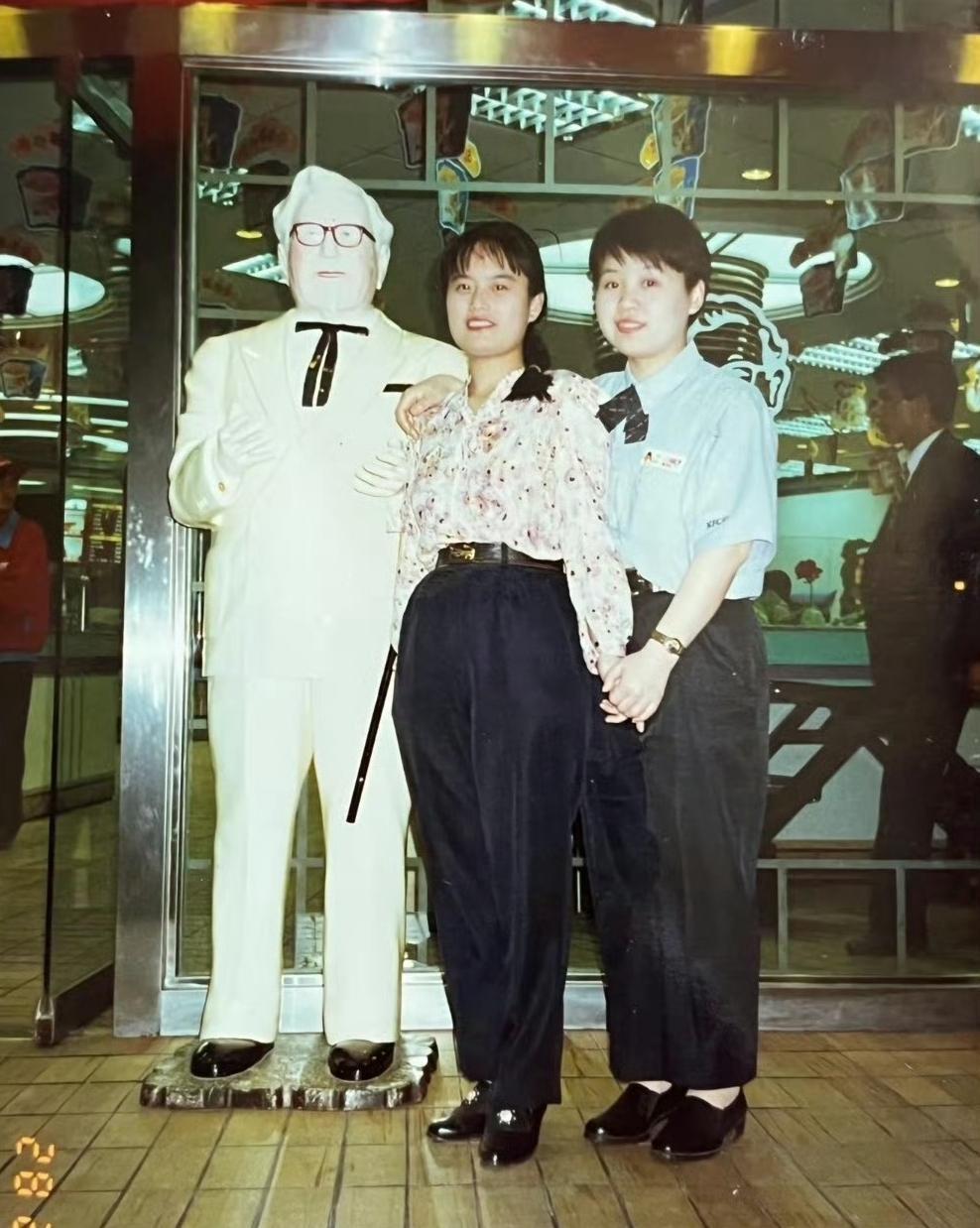 私企干满整整30年！这位肯德基员工，才是打工人最羡慕的体制外天花板最近网上