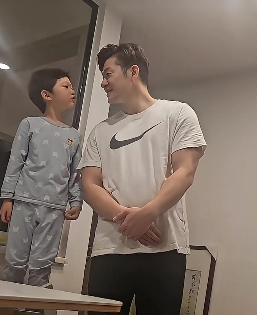 【相声大辈谢金儿子露脸说相声，德云社师叔级演员诞生，你怎么看？】近日，文字辈相