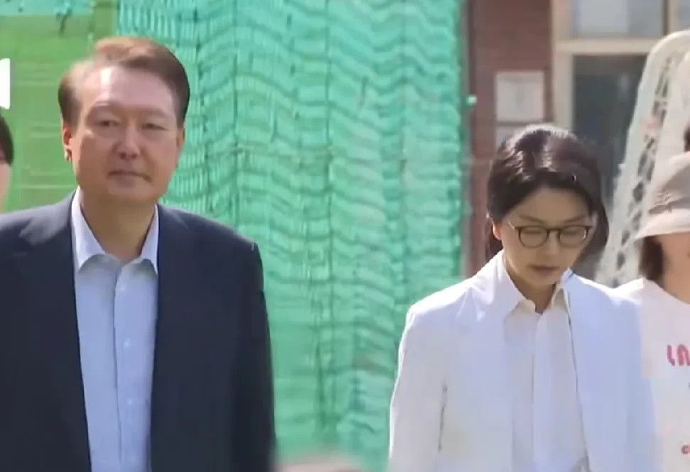 尹锡悦夫妇大戏开场---韩国政坛