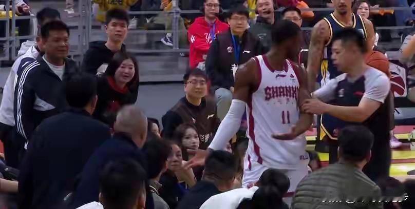 一场比赛打2个半小时，在cba也就是广东打山西能干出来，不知道的还以为在nba呢